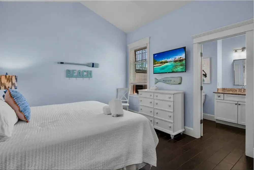 Fanta Sea 4 Bedroom Home by RedAwning