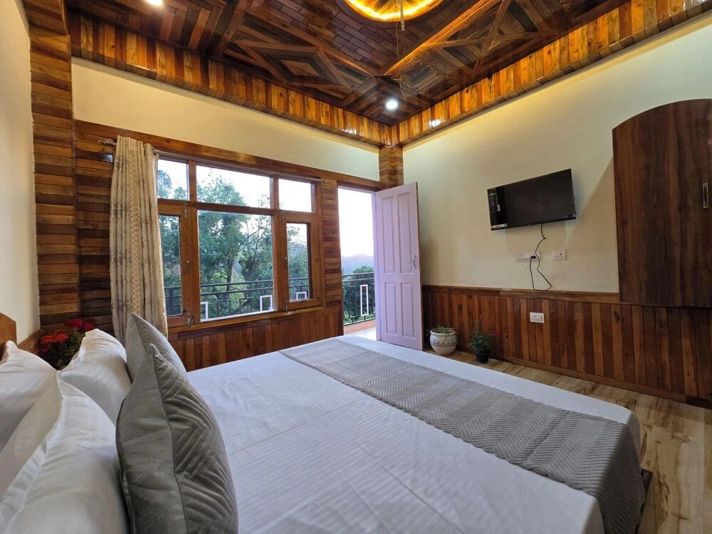 The Wooden Nook Chail