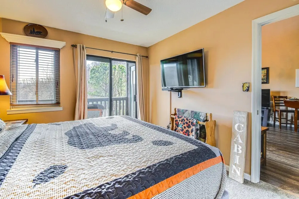 Gatlinburg Condo w/ Balcony: 4 Mi to Downtown!, Gatlinburg