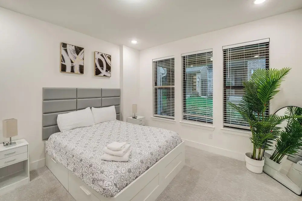 10 Mi to Dtwn Dallas: Sleek Retreat w/ Balcony