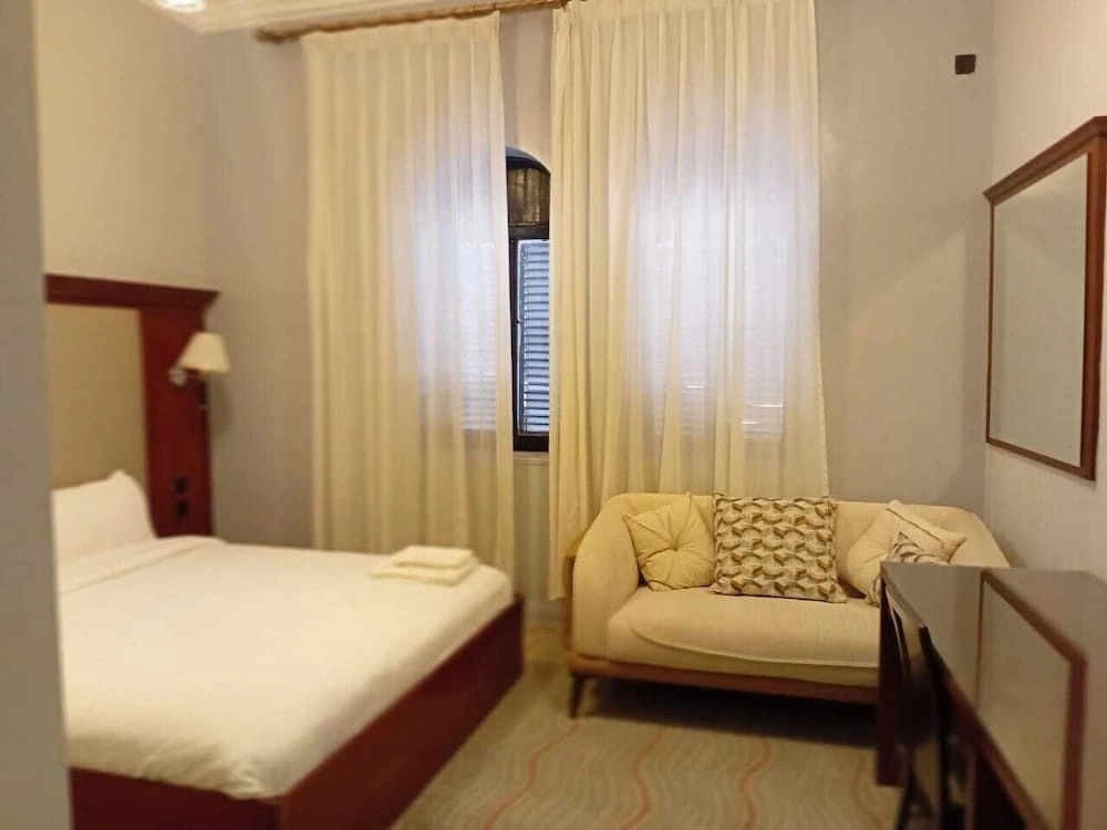 Alqalah Restotel فندق ومطعم القلعة