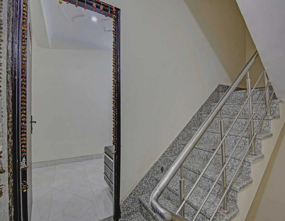OYO Flagship IAE522 Hotel Cozzy Homes Stay