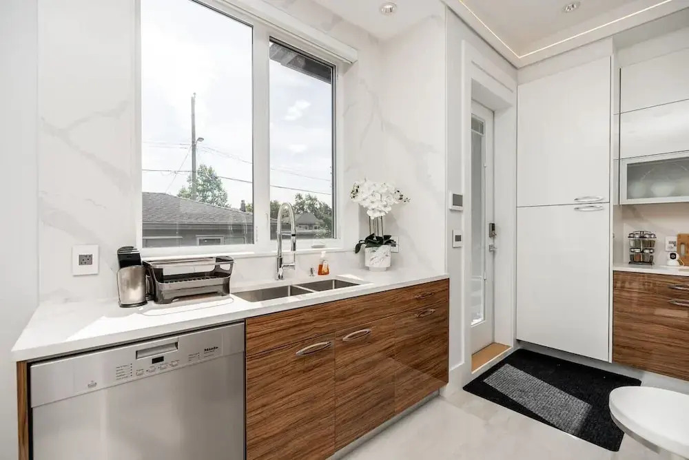 Centrally-located Luxury Home With Views Cinema