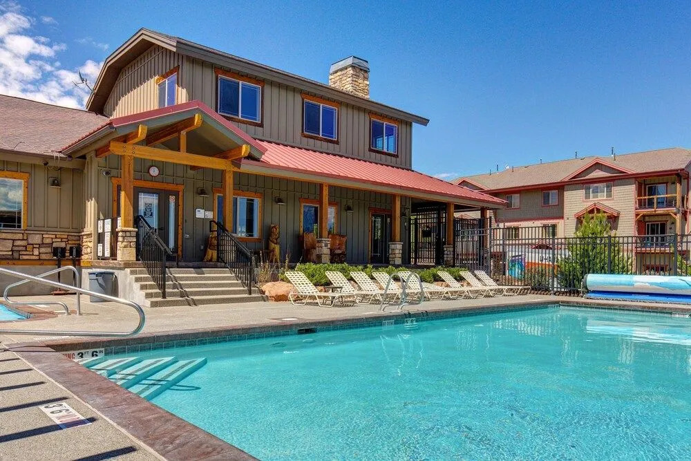 4BR 3.5BA Urban Alpine Home by RedAwning