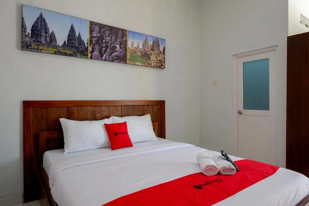 RedDoorz near Padang Golf Adisucipto