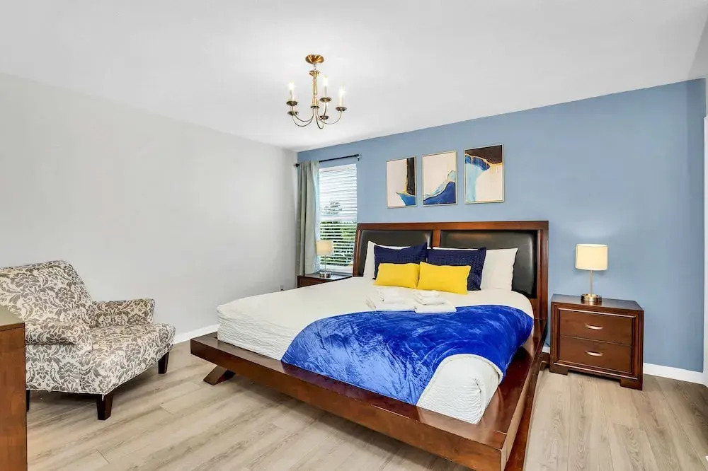 Roomy Town Home, Mickey-themed Bedroom! #4bv550