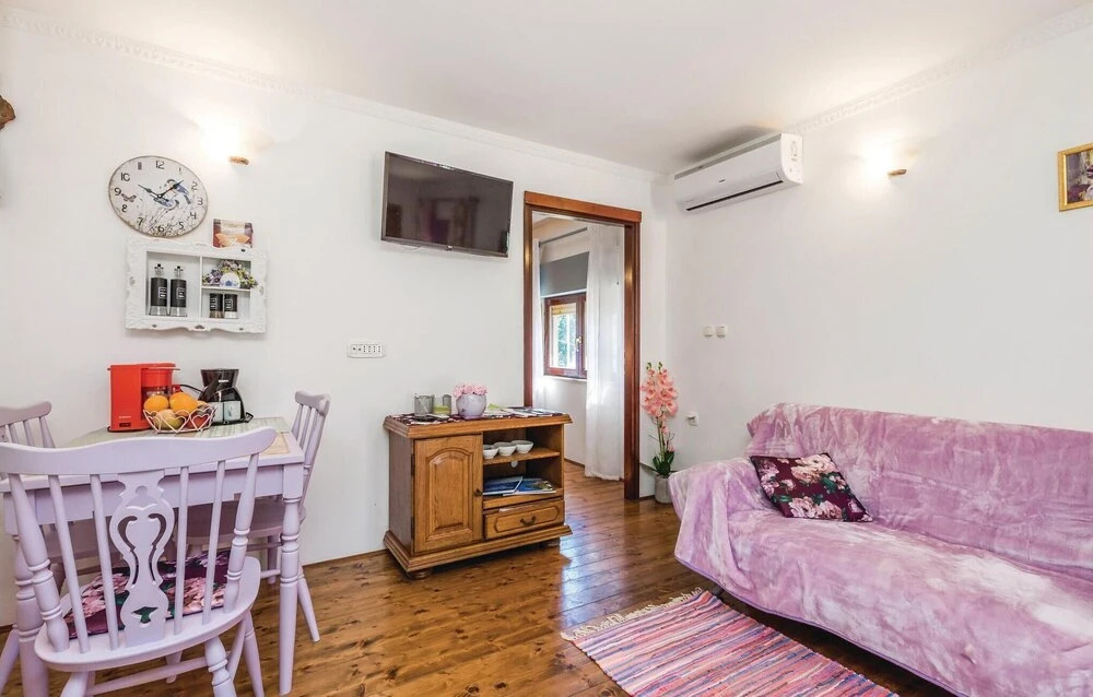 Beautiful Apartment in Lovran With Wifi and 1 Bedrooms