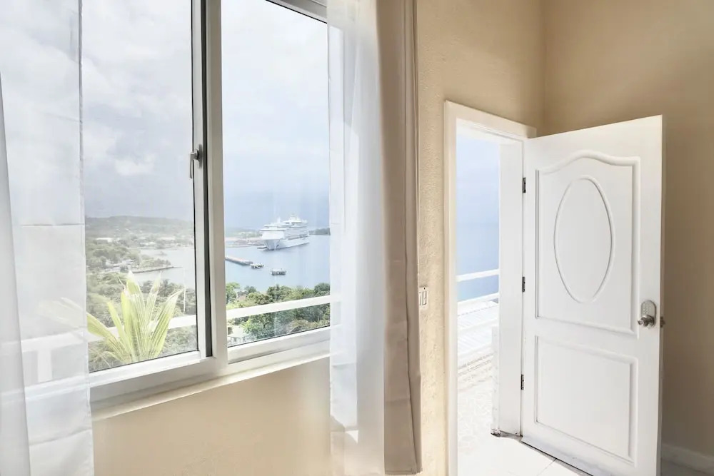 Lunas View Hotel and Restaurant