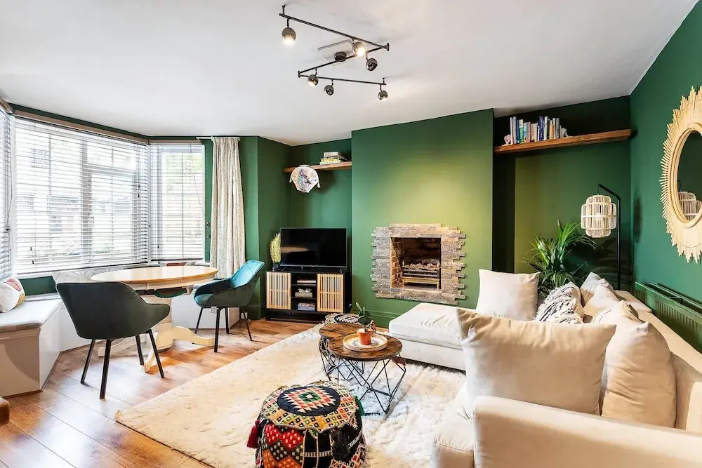 Chiswick Gem: Stylish 1-bed Flat for Modern Living