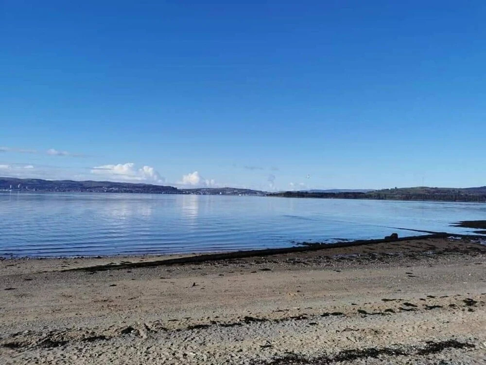 Fantastic 2 Bedroom, Spacious and Great Location!