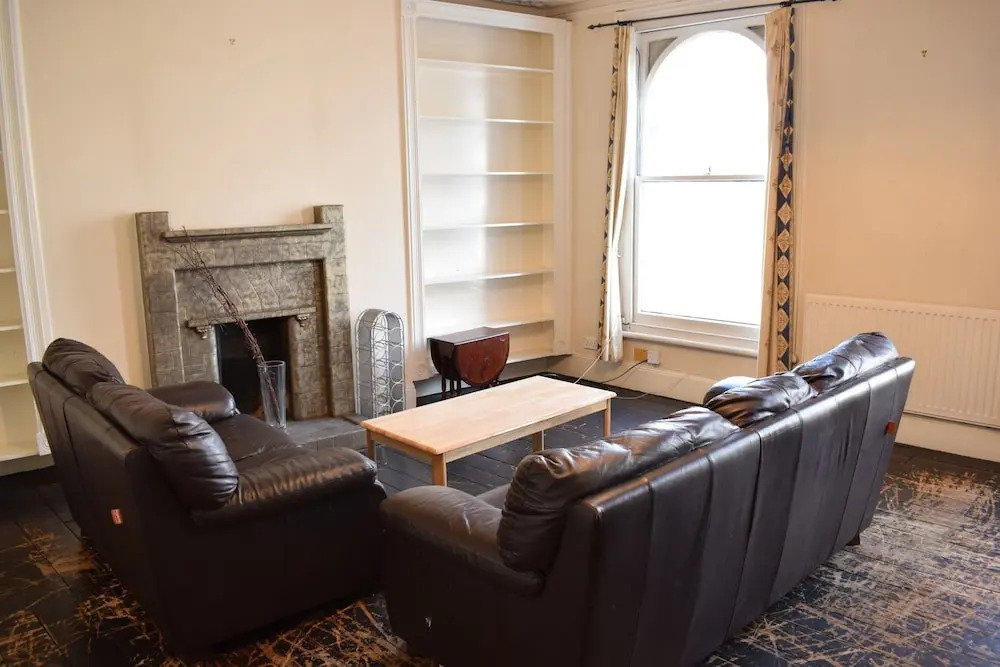 4 Bedroom House in Clapham
