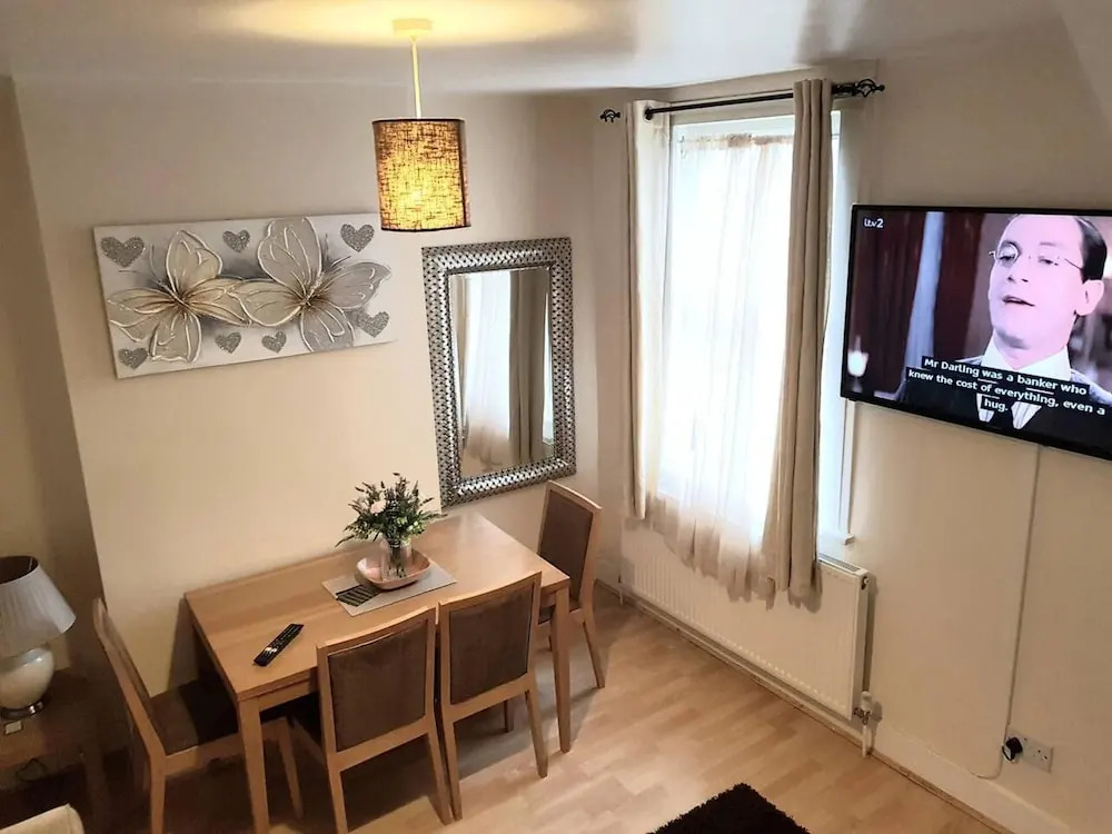 Cedar Villa - Inviting 5-bed House in Chatham-
