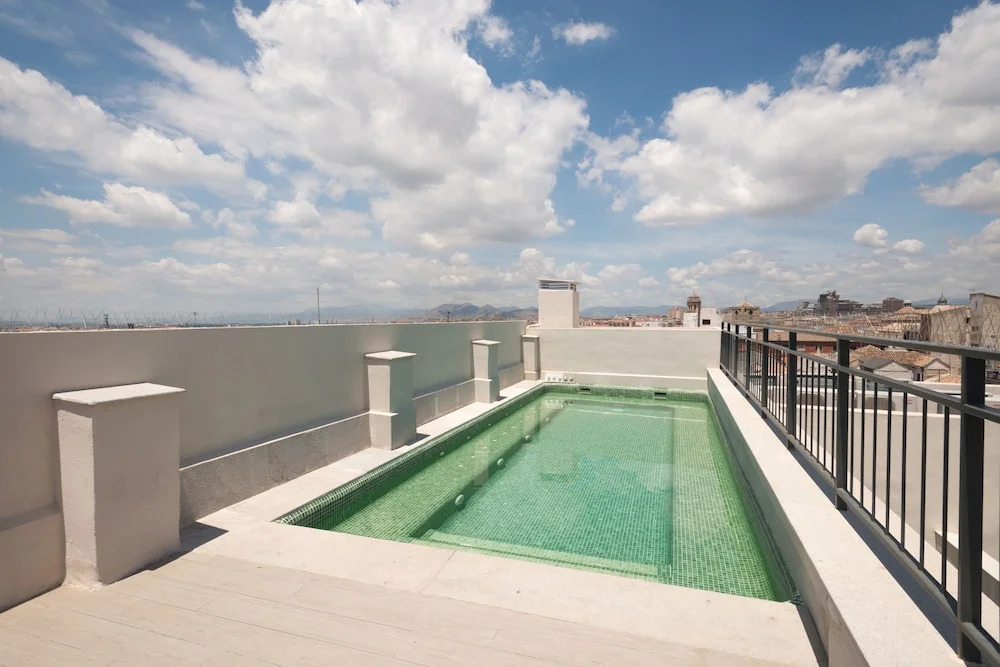 Granada Deluxe Apartments