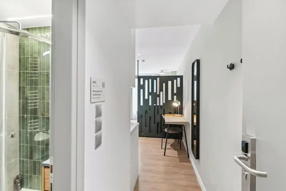 Limehome Piraeus Olive