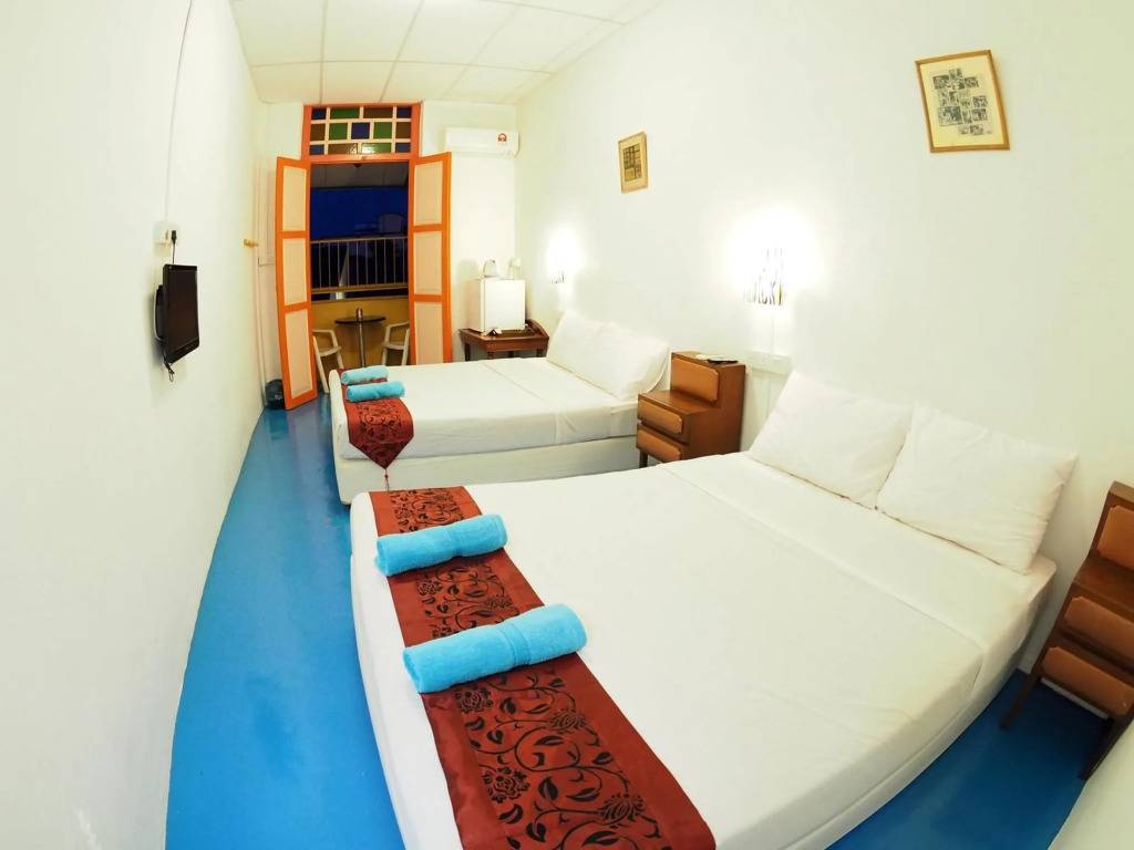 D Riverside Inn