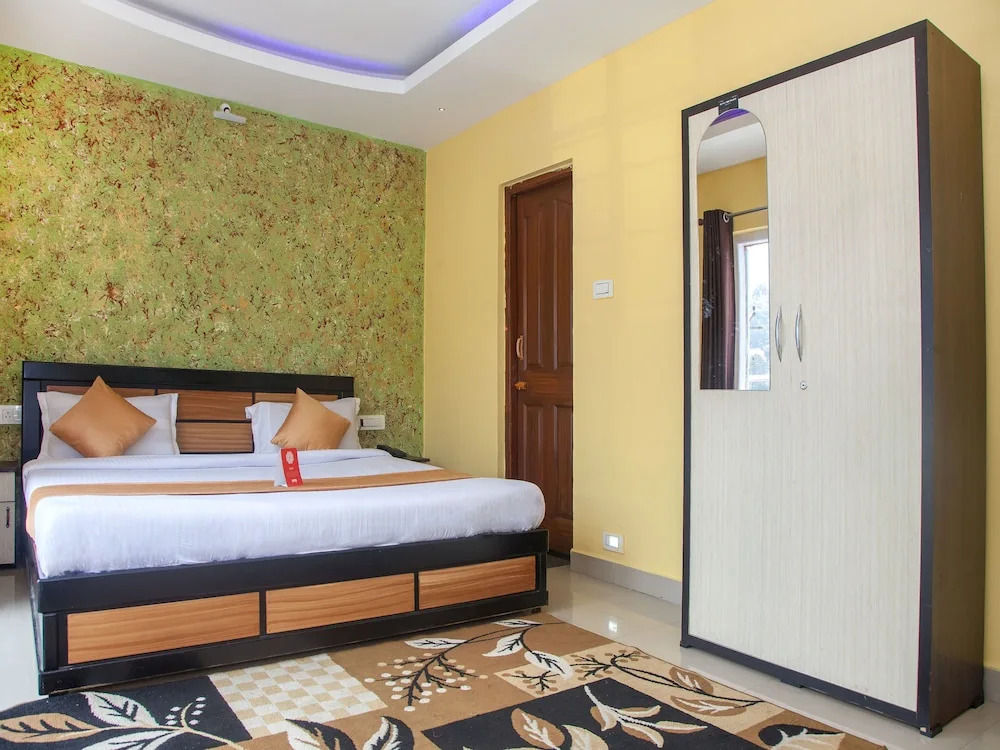 OYO 10673 Time Palace Residency