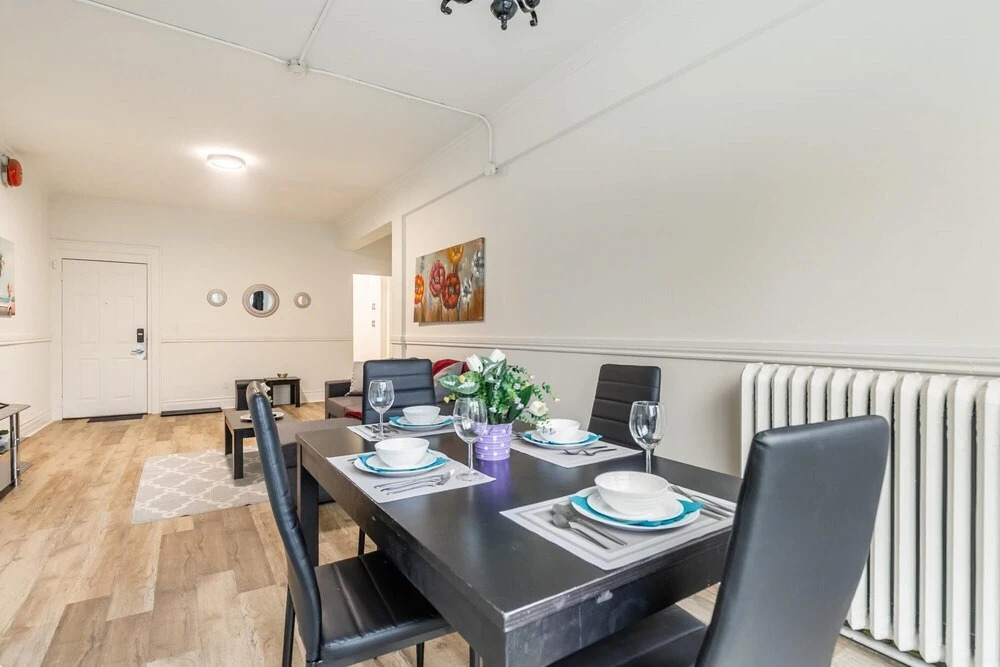 3BR Apartment With Netflix Near King Street