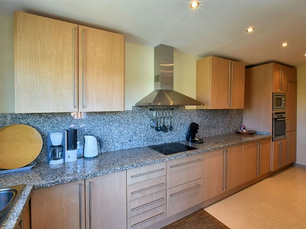 Comfortable apartment with sea views near Estepona, within walking distance from the sea