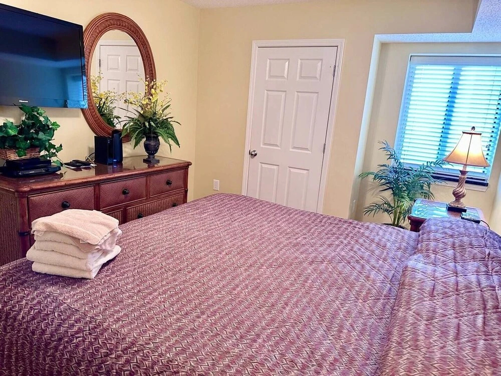 South Shore 1103 2 Bedroom Condo by RedAwning, North Myrtle Beach