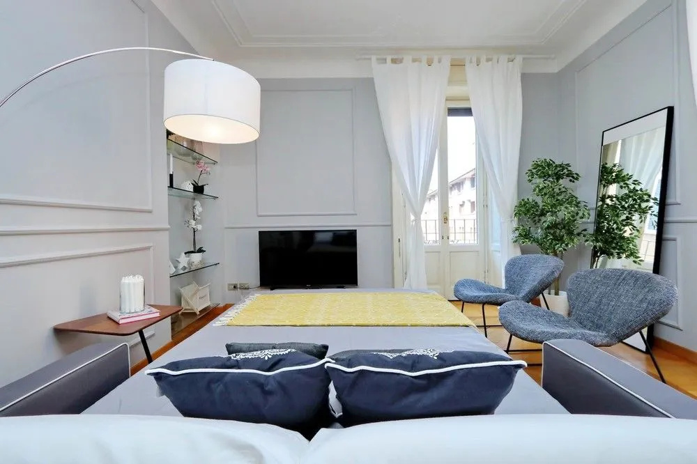 Hintown Austere Elegance