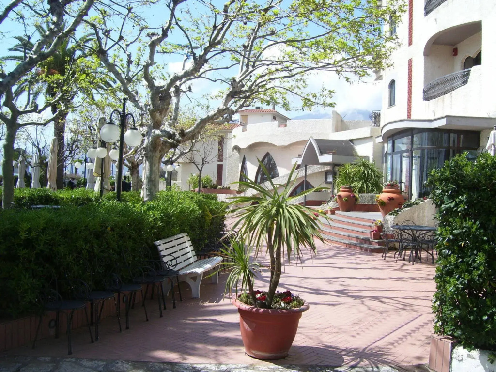 BAJAMAR BEACH HOTEL
