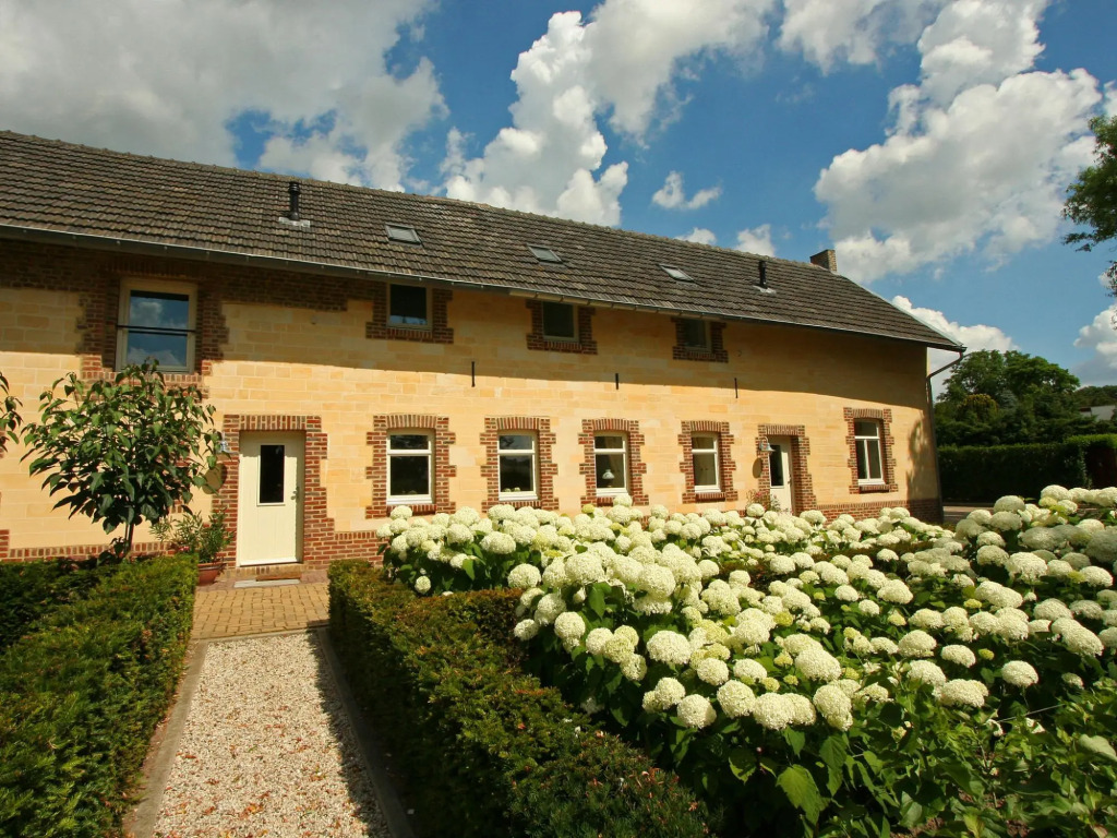 Lovely Farmhouse in Wijlre with Forest nearby