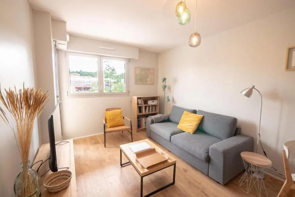 Apartment T2 full city centre with parking 500m from the beach