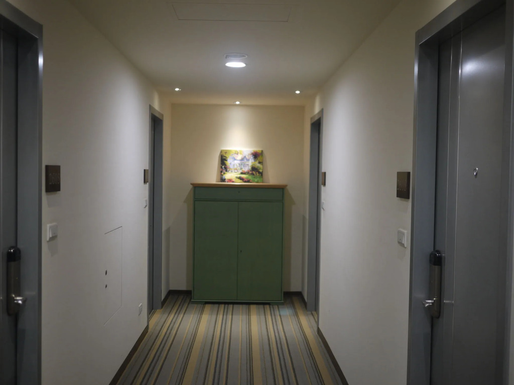Qin Hai Hotel