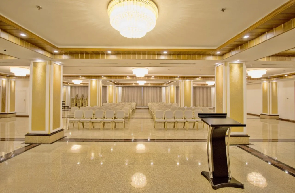 Golden Hotel