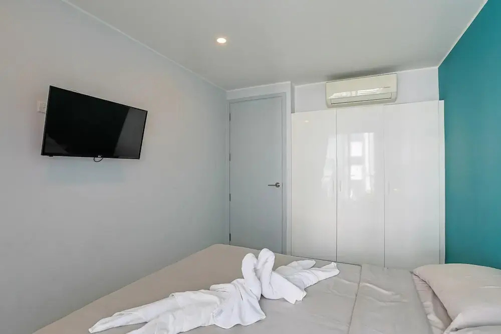 Pool View 1 Bed Apt T2-520