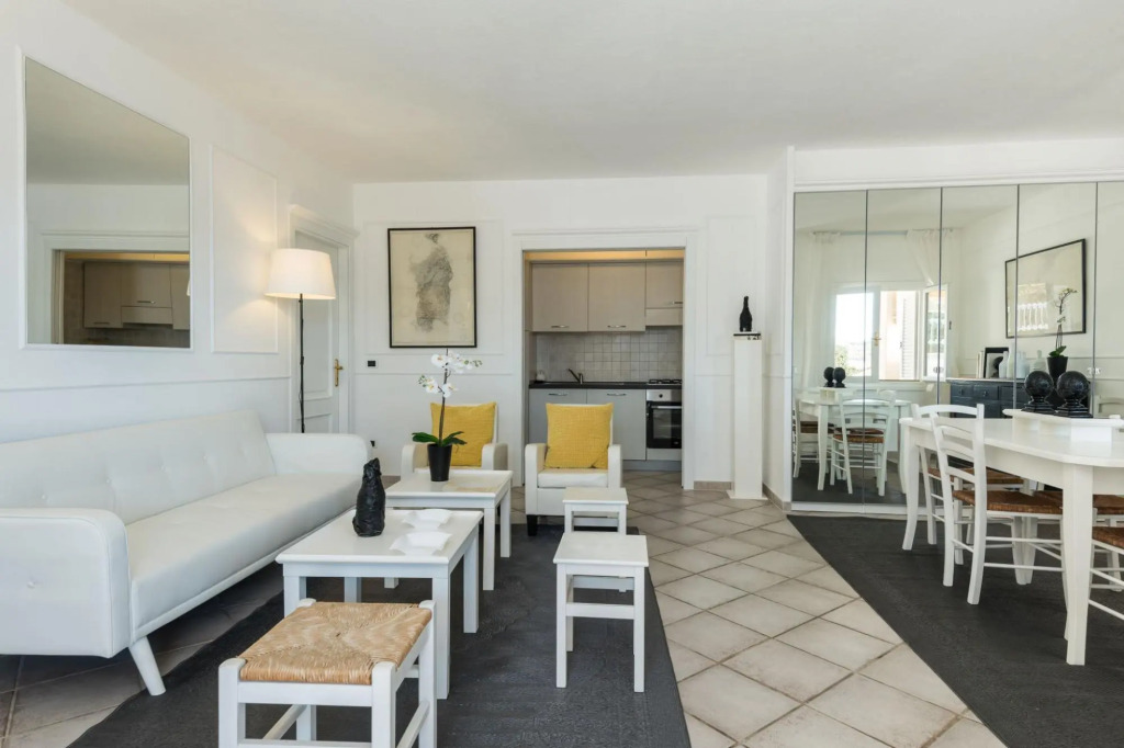 Elegant apartment is consisting of two comfortable double bedrooms (one double and one with 2 single-S'ABBA 22