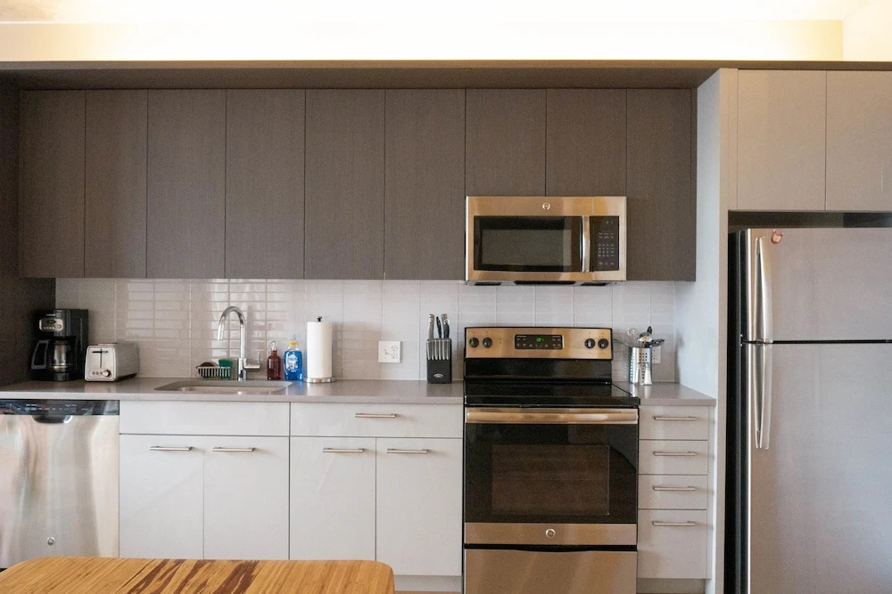 Designer, Spacious 1BD in Historic District