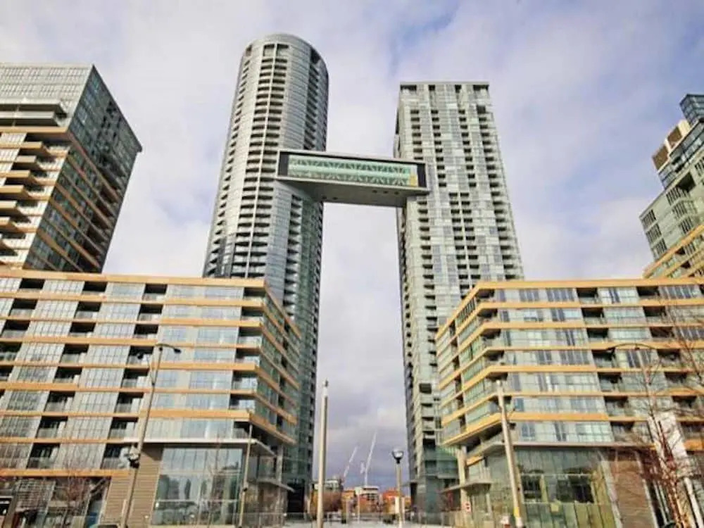 N2N Suites - Downtown Lake & City View offered by Short Term Stays