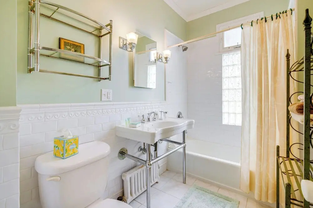 Walk to Beach: Cape May Home w/ Screened Patio!
