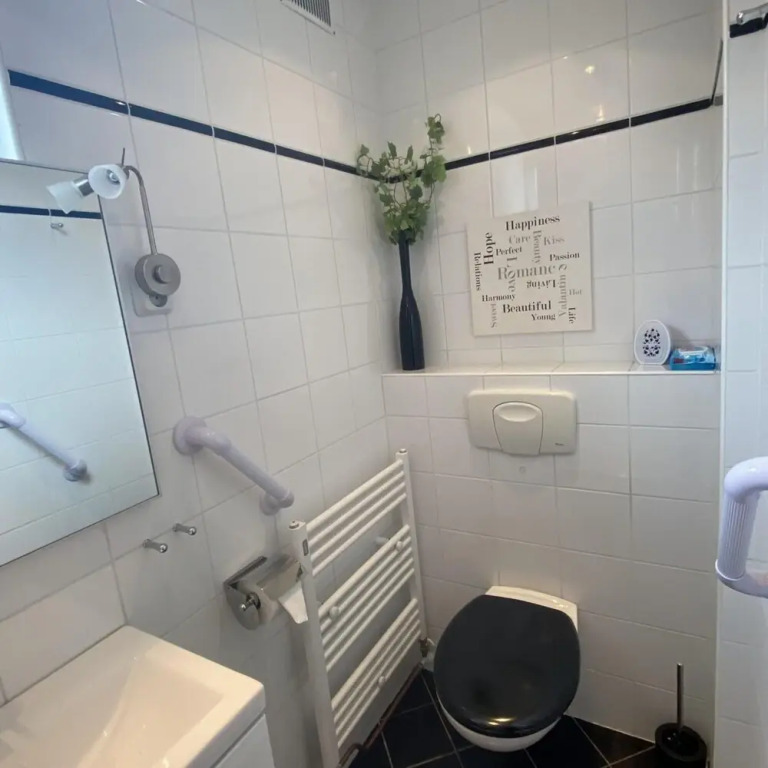 Home in Sint Maartenszee with Veranda