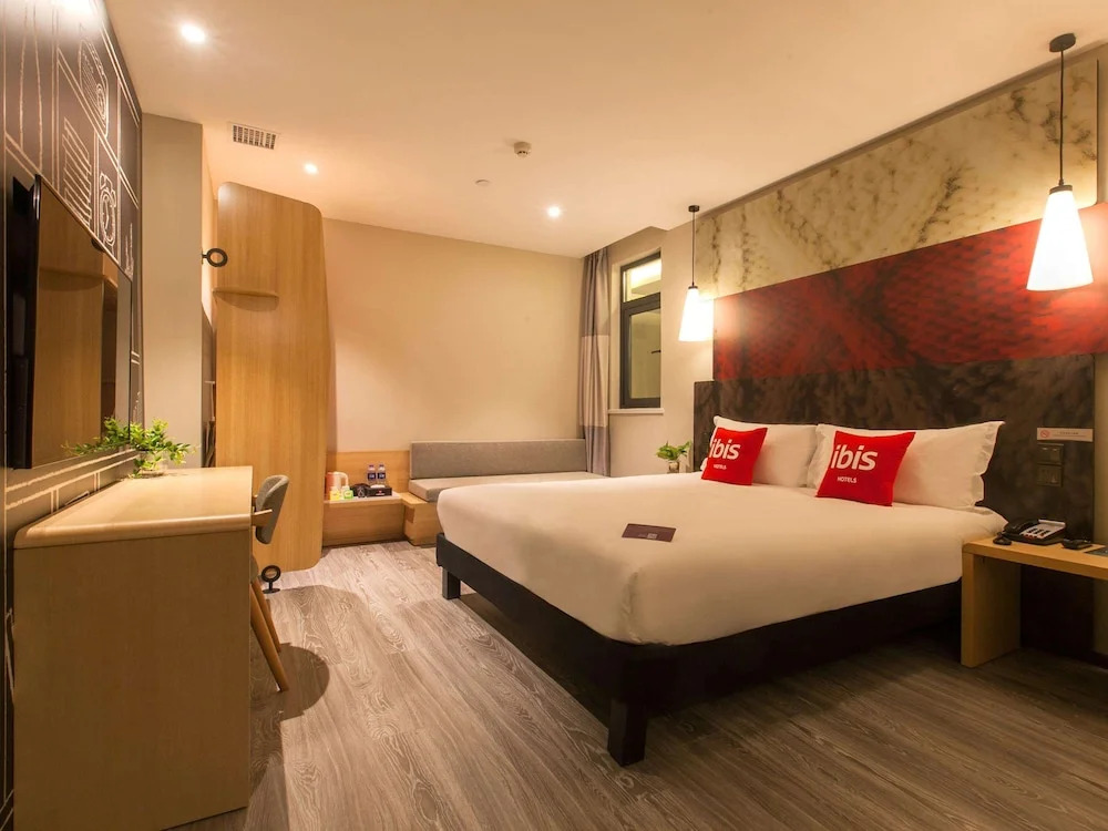 Ibis wuhan hubu alley hotel