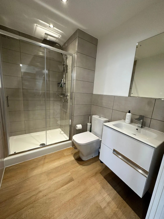 1 Bed Apartment near Old Trafford with Free car park