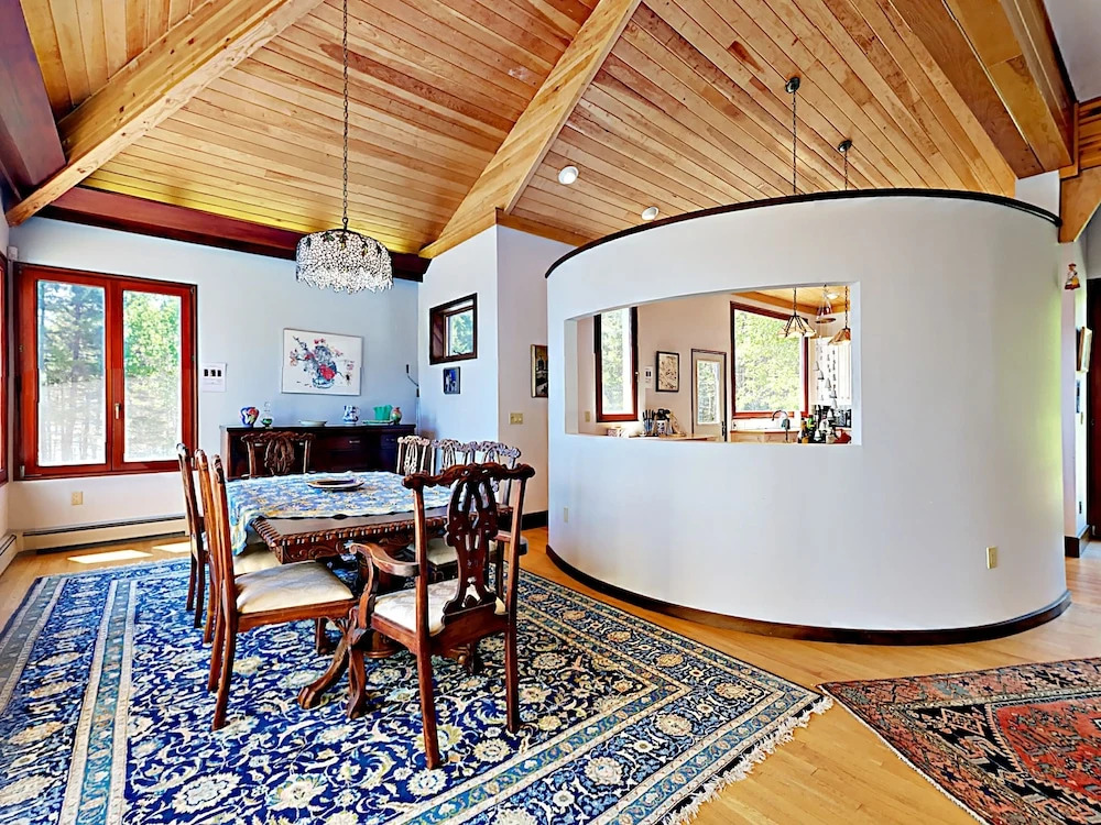 Oceanfront 4br On 10 Acres W/ Decks 4 Bedroom Home