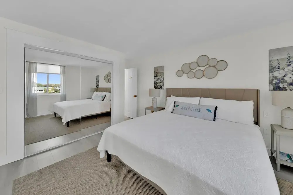 Dolphin Point #401c