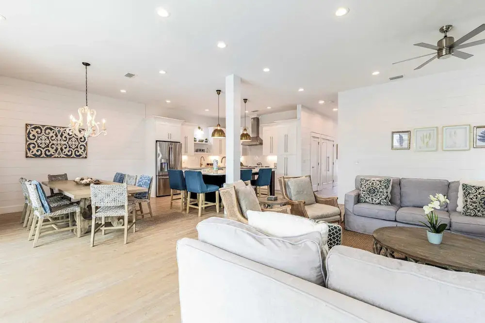 2 Homes in Destin by Avantstay   Sleeps 30, Private Pool+hot Tub, Game Room, Outdoor Bar, Walk to Beach