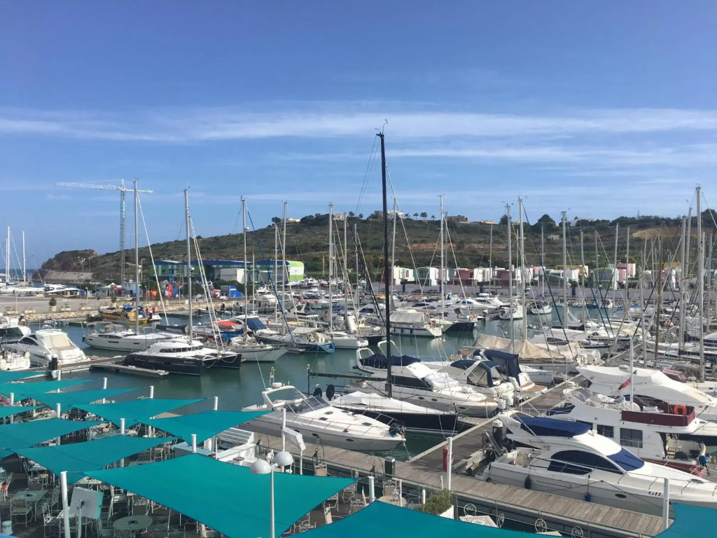 Marina Water View - 6 people, bars & restaurants