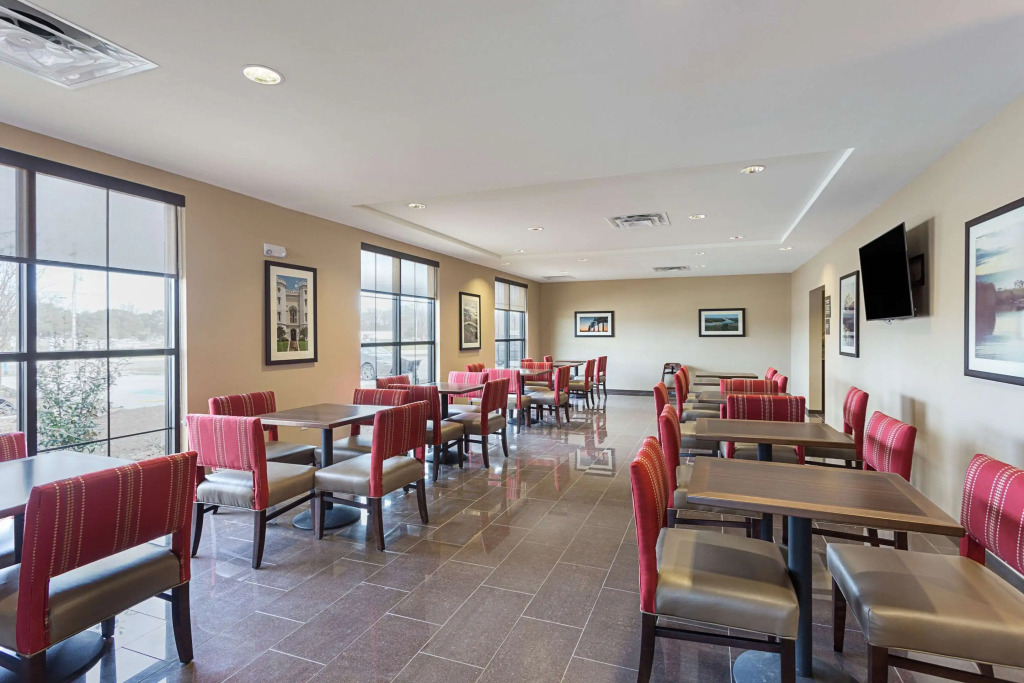 Pennant Hotel & Suites