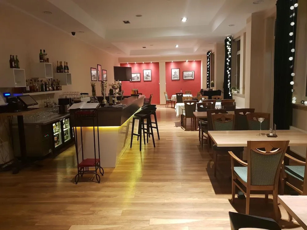 Carina Hotel