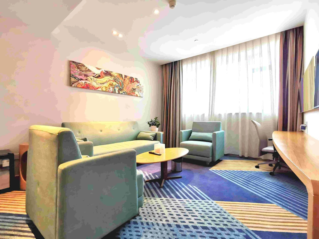 Отель Holiday Inn Express SHANGHAI ZHENPING by IHG