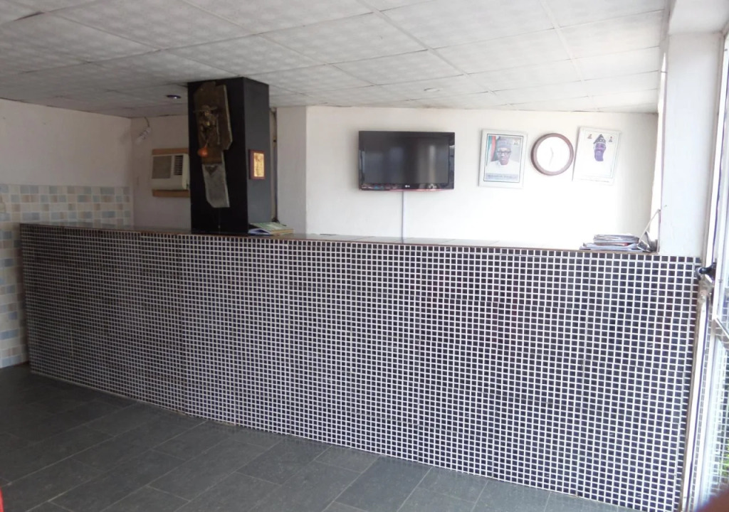 Metro Hotel Oluyole