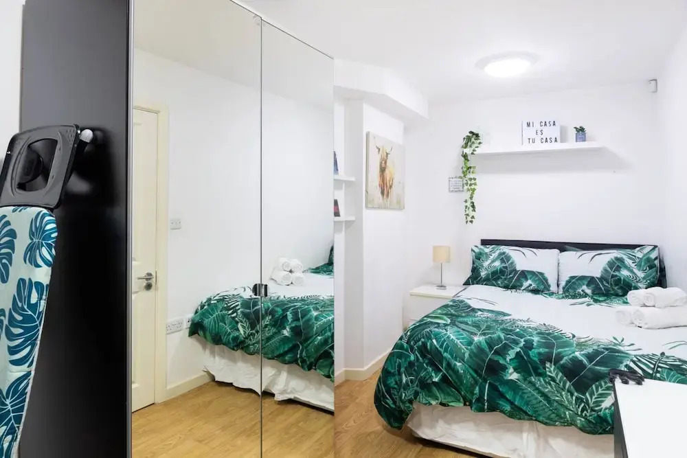Stylish 2 Bedroom Apartment in the Heart of Shepherds Bush