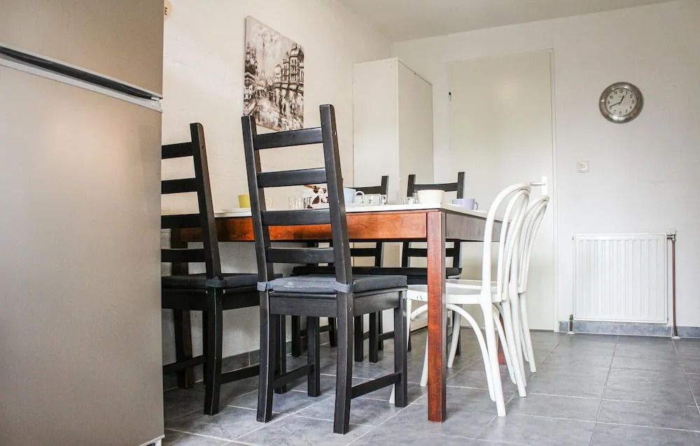 Beautiful Home In Bruinisse With Wifi