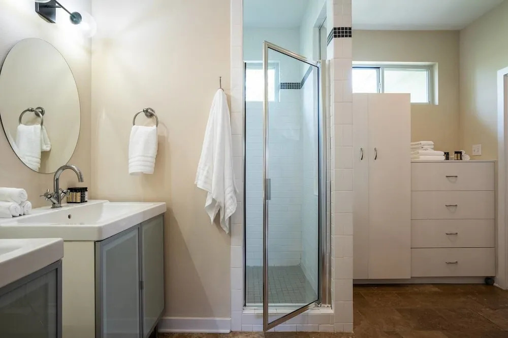 Charming Downtown 3br/2.5ba Home w/ Deck by Domio