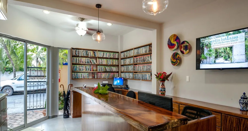 Casa Sonoma - Charming Condos Minutes from Beach & Reef