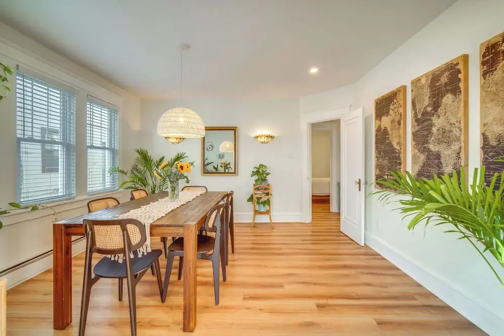 Walk to Beach: Dog-friendly Ventnor City Retreat!